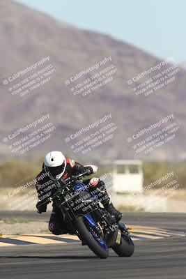 media/Oct-30-2025-Racers Edge (Thu) [[dabbdaf680]]/3-B Group/Session 2 (Turn 14)/